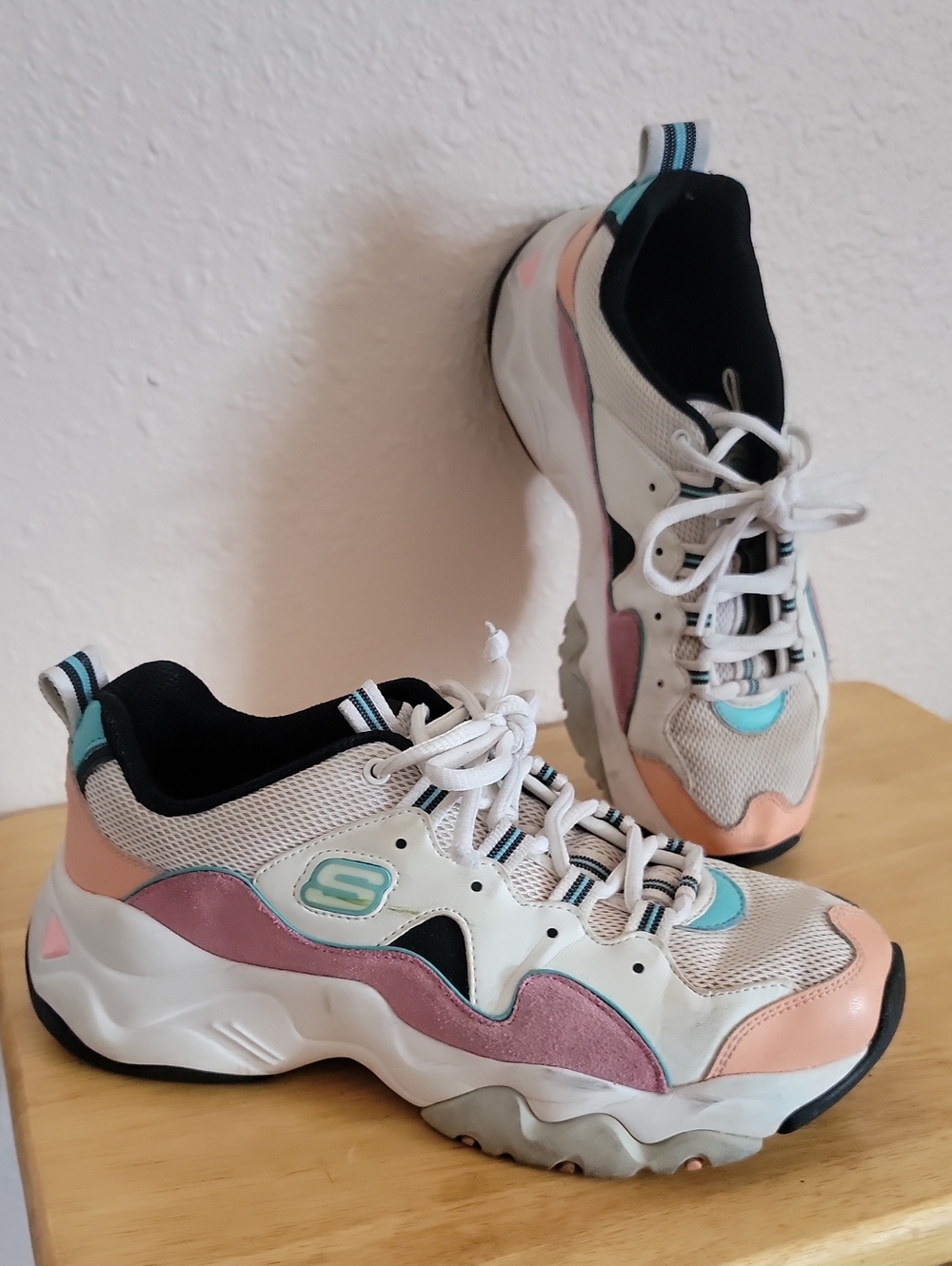 Skechers Women's Pink & White Athletic Sneakers